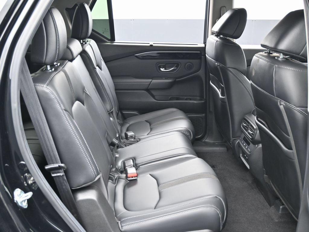 Used 2025 Honda Pilot EX-L image 27