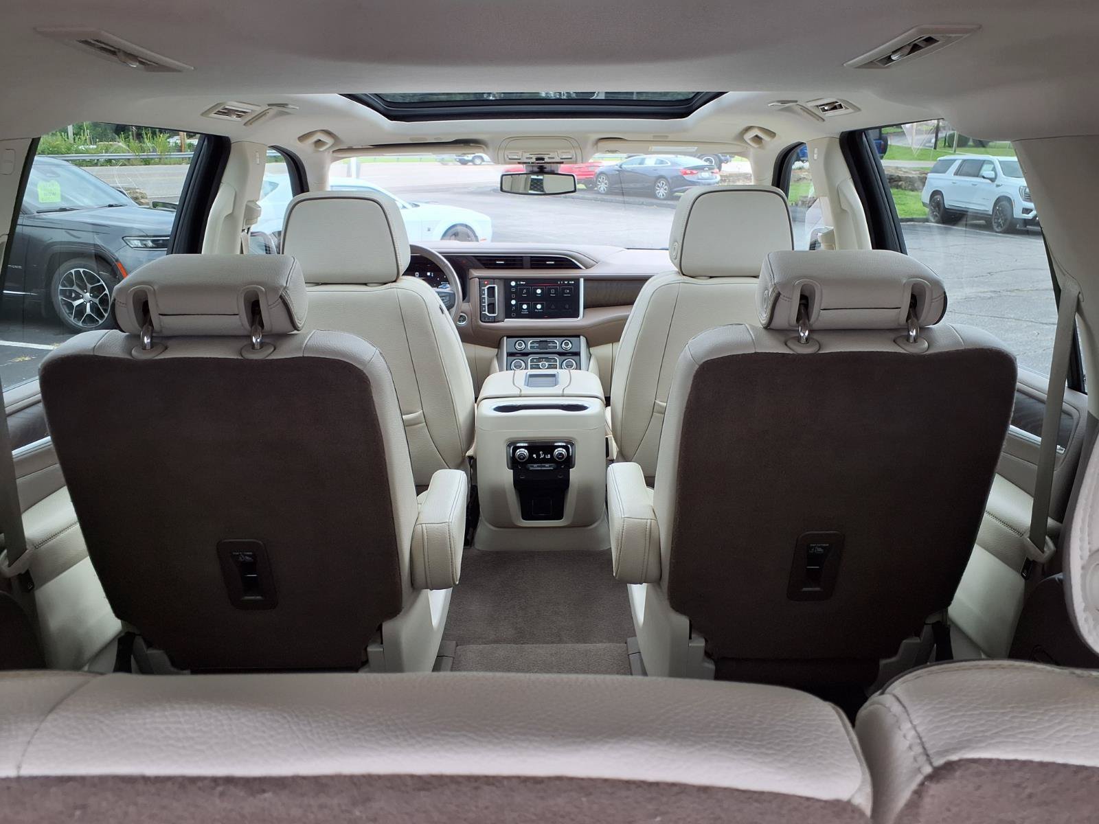 Used 2022 GMC Yukon XL Denali AWD/4WD image 30