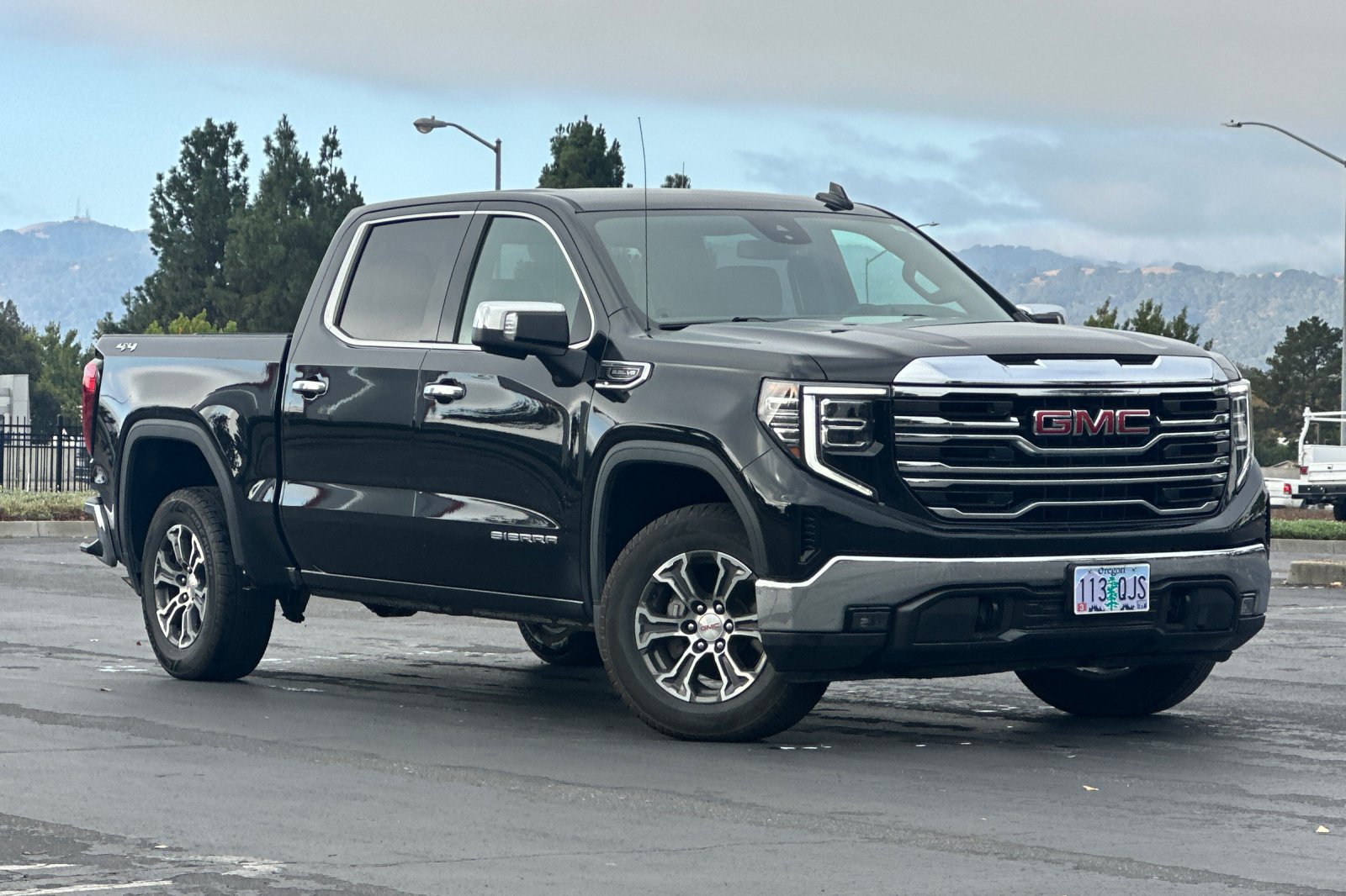 Used 2025 GMC Sierra 1500 SLT AWD/4WD image 2
