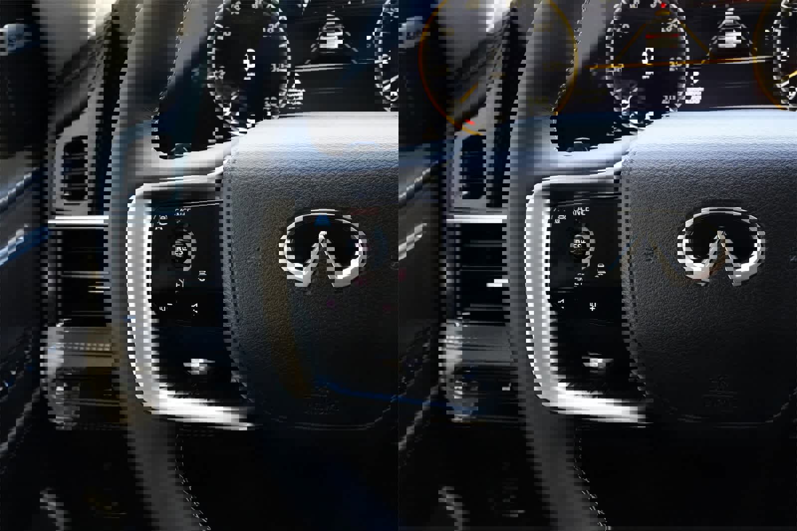 New 2025 INFINITI QX80 Sensory image 10