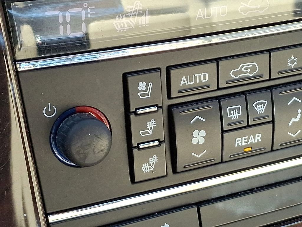 Used 2013 Cadillac Escalade Luxury image 26