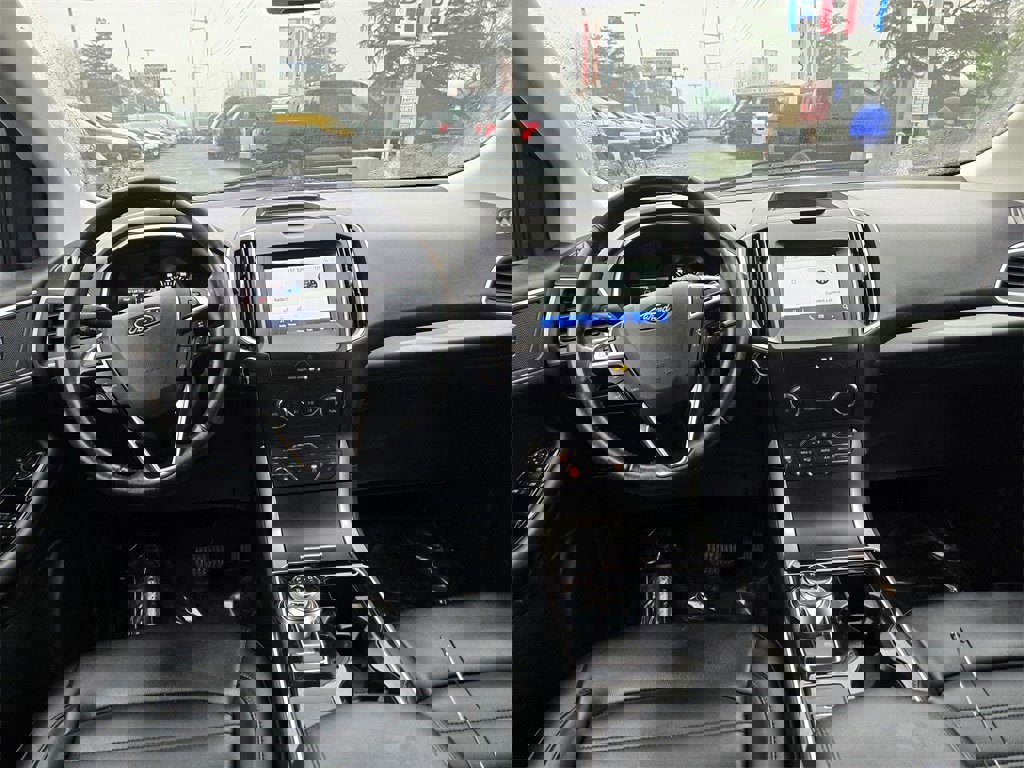 Used 2020 Ford Edge SEL image 11