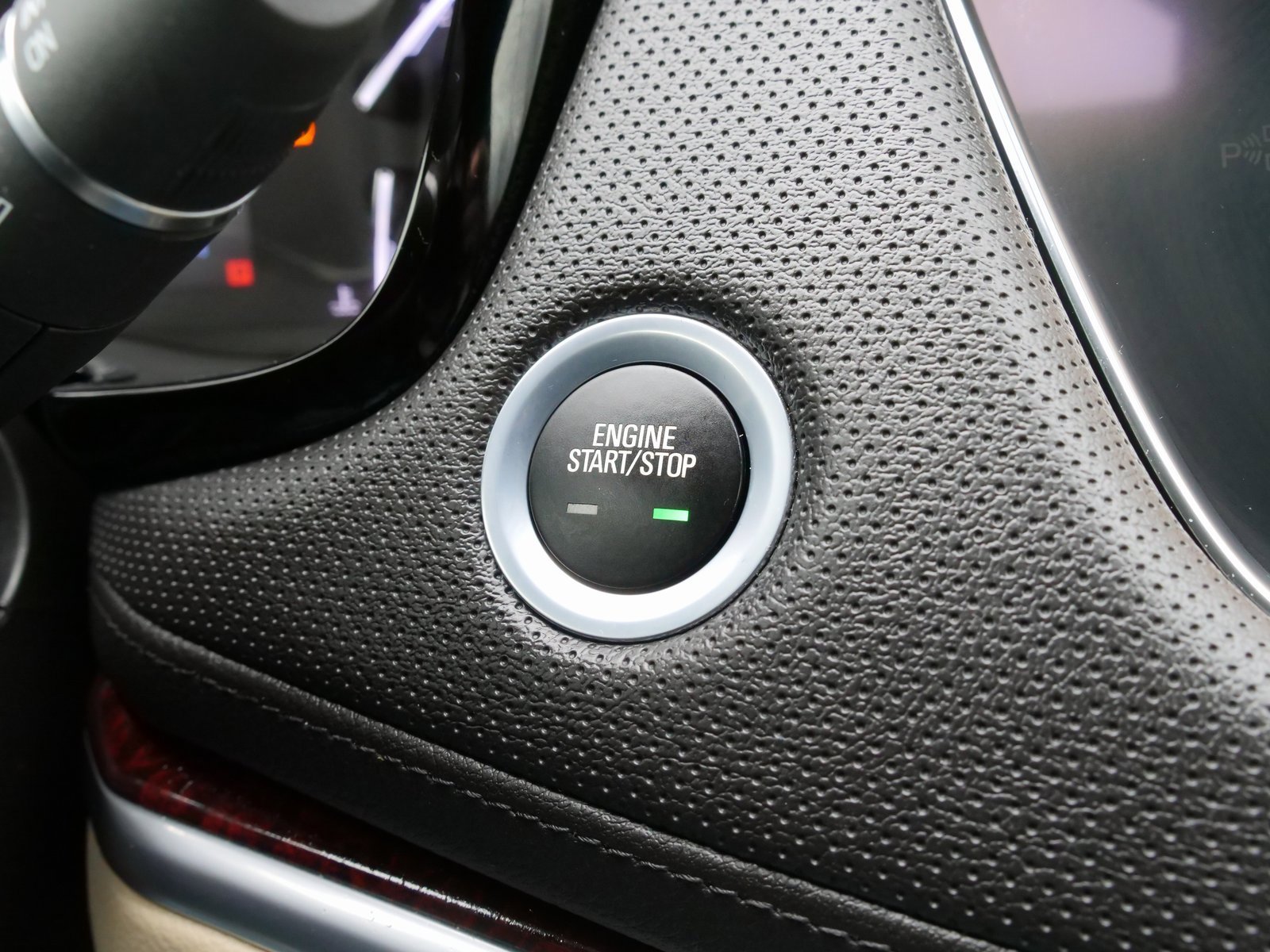 Used 2018 Cadillac XT5 Luxury w/ Driver Awareness Package image 26