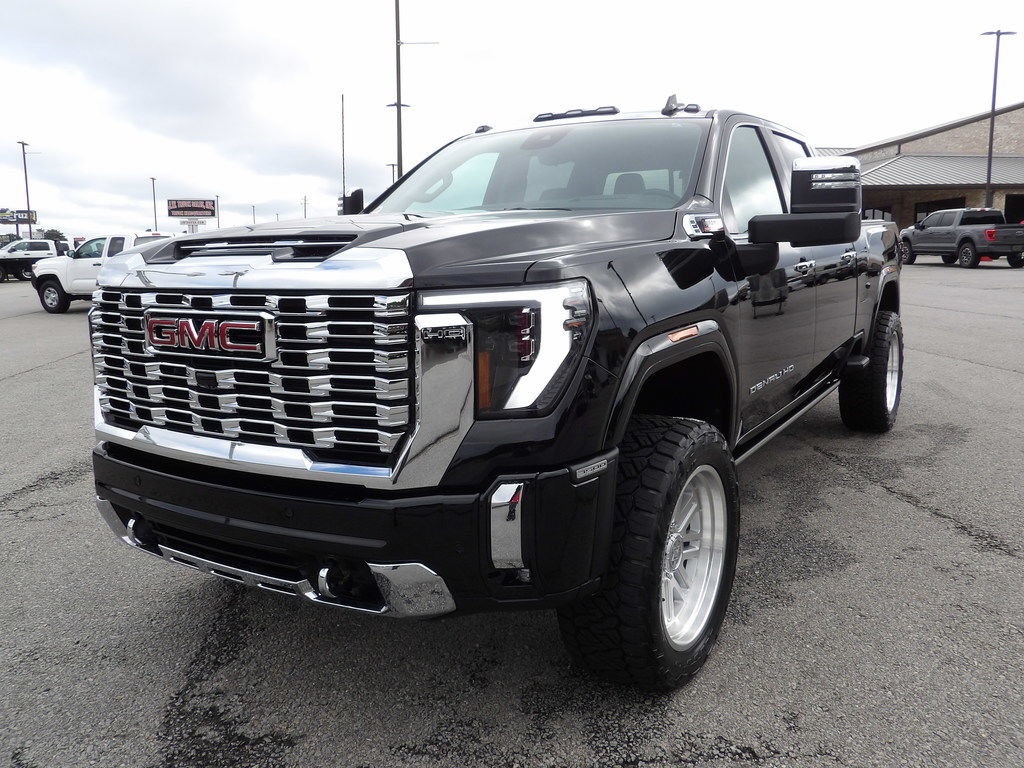 Used 2025 GMC Sierra 3500 Denali w/ Denali Reserve Package AWD/4WD image 71