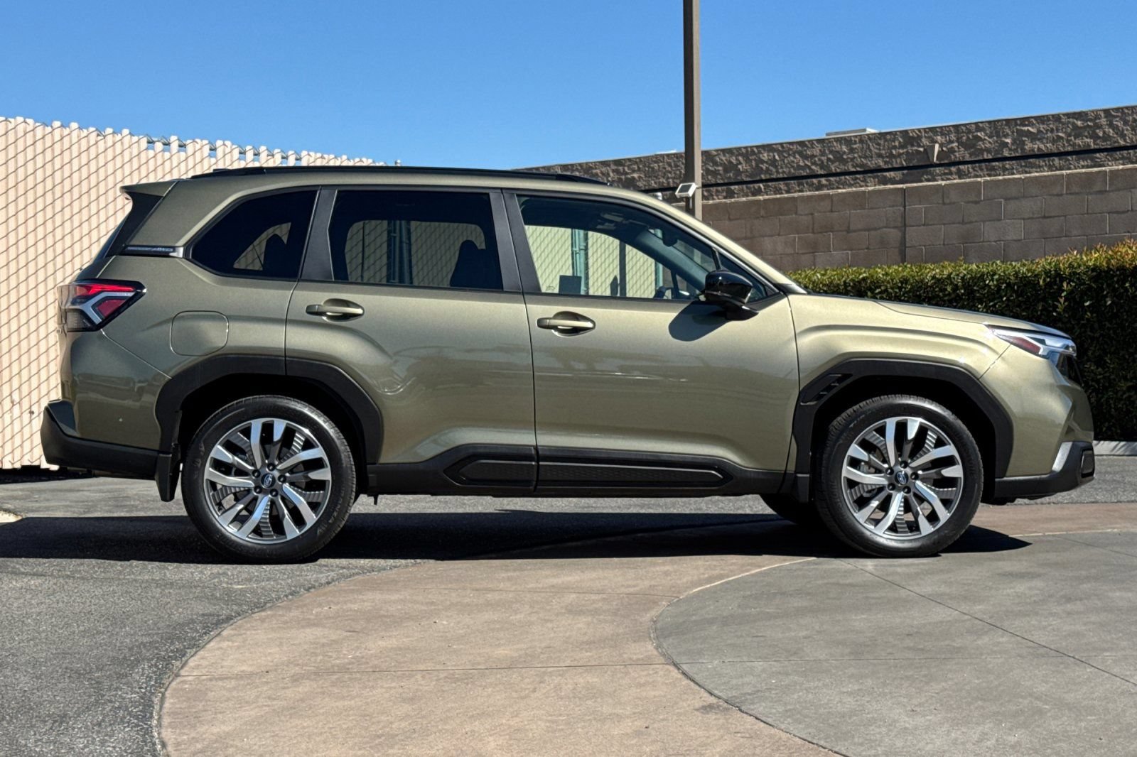 Used 2025 Subaru Forester Touring AWD/4WD image 3