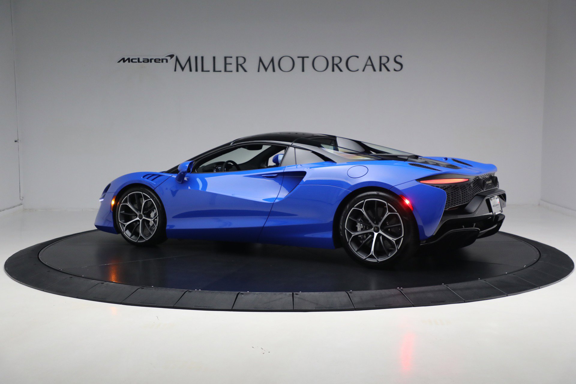 New 2025 McLaren Artura Spider image 17