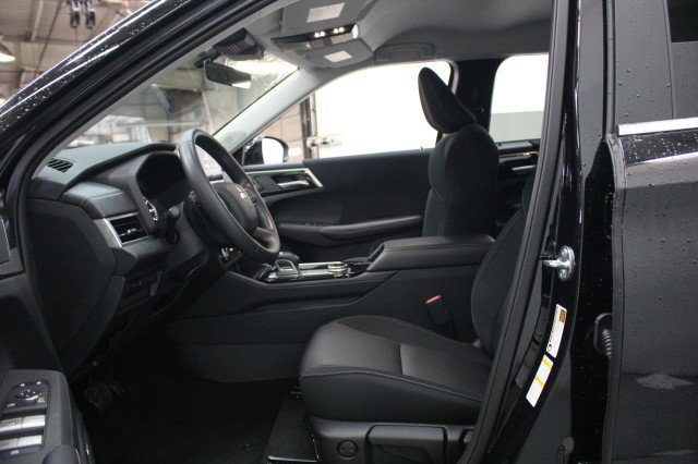 New 2026 Mitsubishi Outlander ES FWD image 6