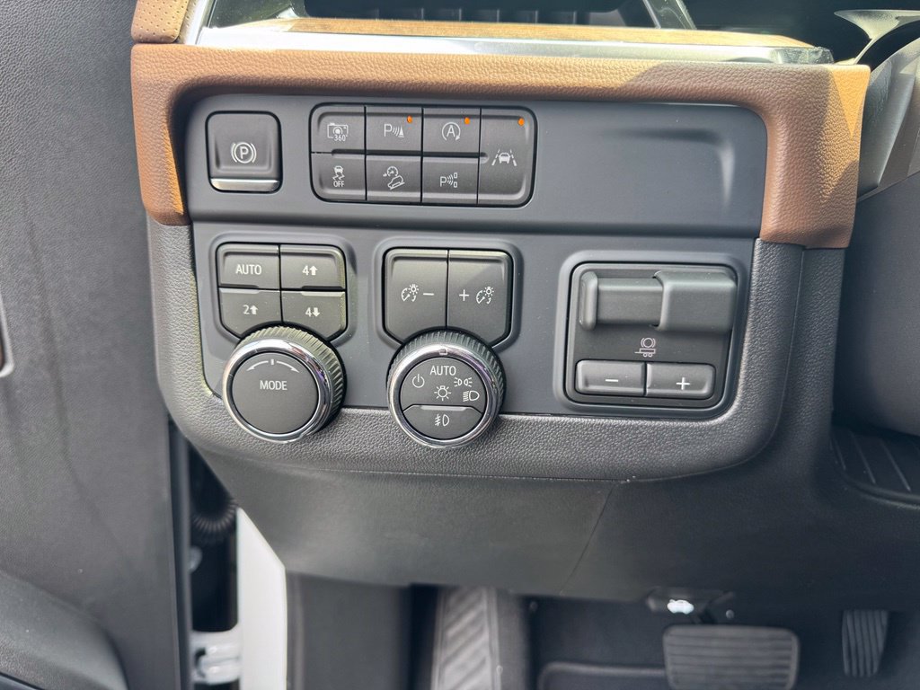 New 2026 Chevrolet Tahoe High Country w/ Sun And Tow Package AWD/4WD image 26