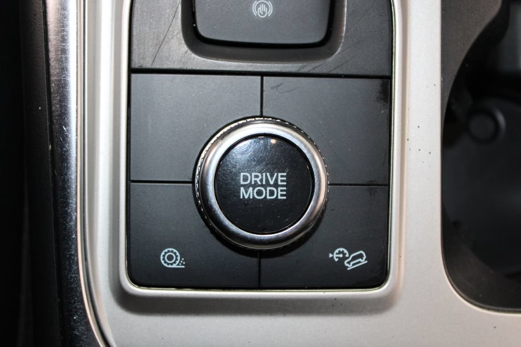 Used 2022 Ford Explorer XLT w/ Equipment Group 202A AWD/4WD image 48