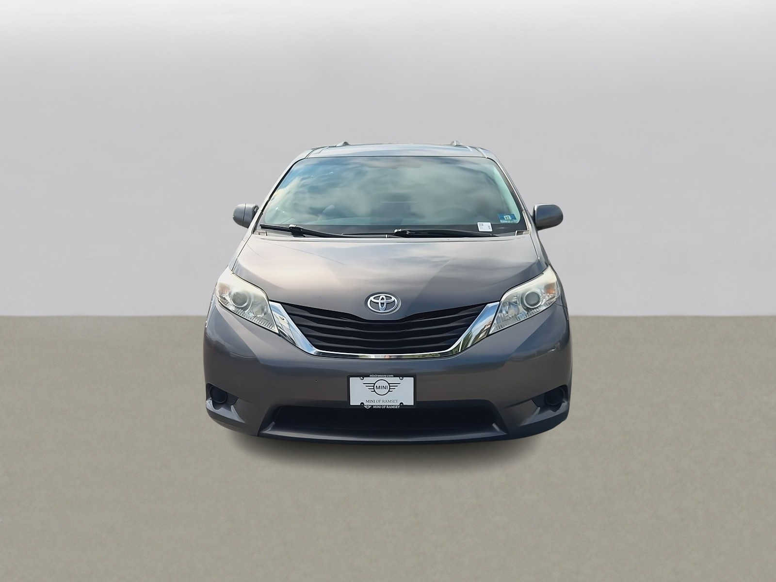Used 2012 Toyota Sienna LE FWD image 3