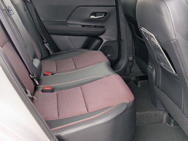 Used 2025 Nissan Kicks SR w/ Illumination Package FWD image 24