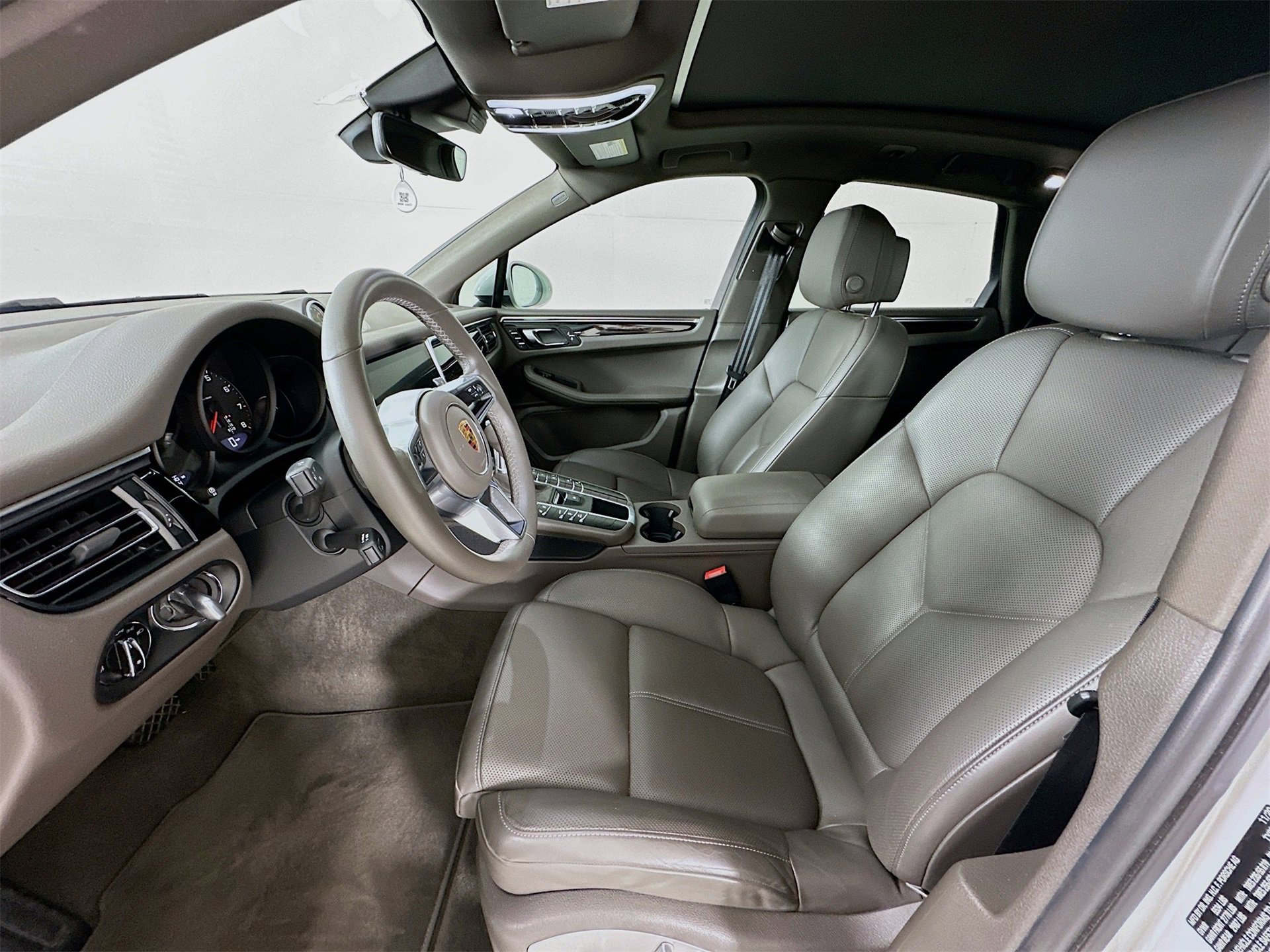 Used 2021 Porsche Macan image 23