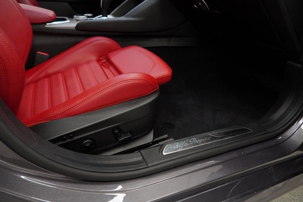 Used 2024 Alfa Romeo Giulia Veloce image 49