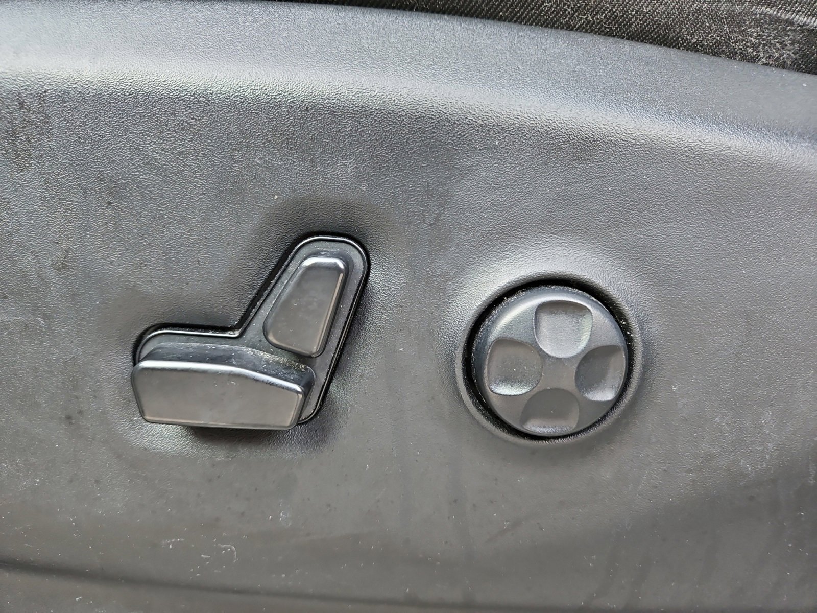 Used 2024 Chrysler Pacifica Select image 21