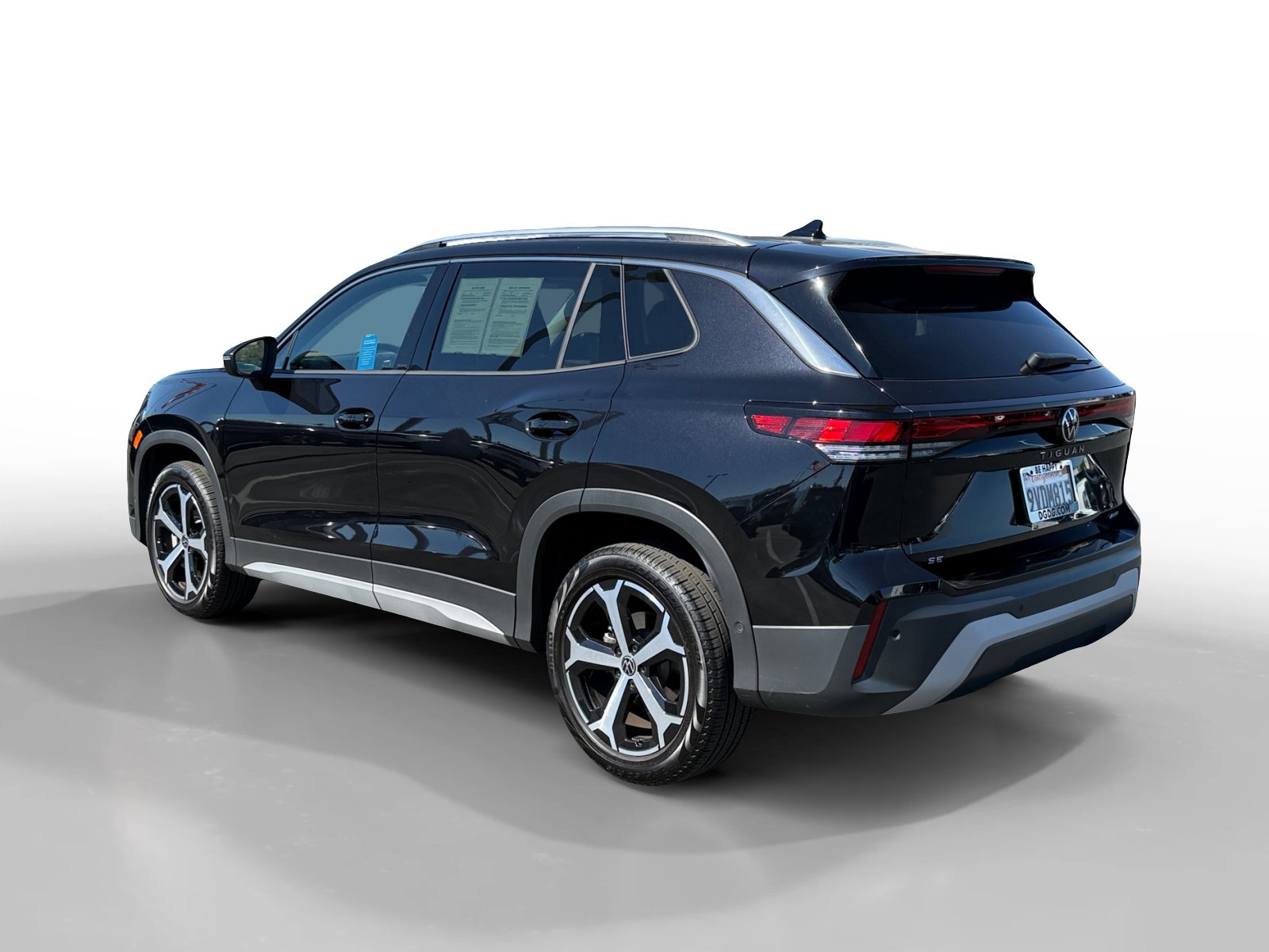 Certified 2025 Volkswagen Tiguan SE AWD/4WD image 3