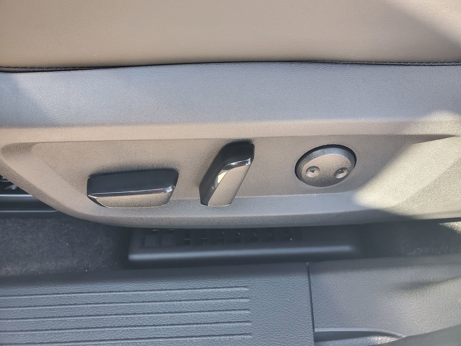 New 2026 Nissan Rogue Platinum image 23