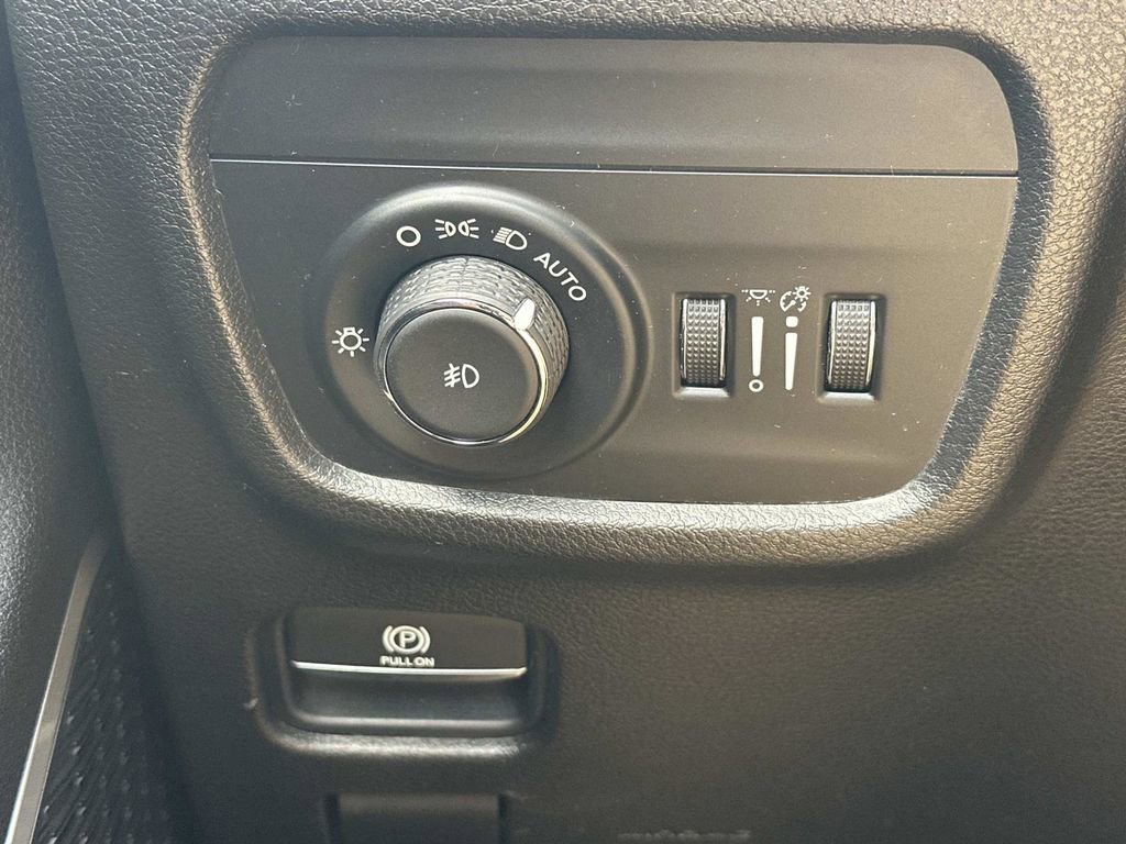 Used 2021 Jeep Grand Cherokee L Limited AWD/4WD image 28