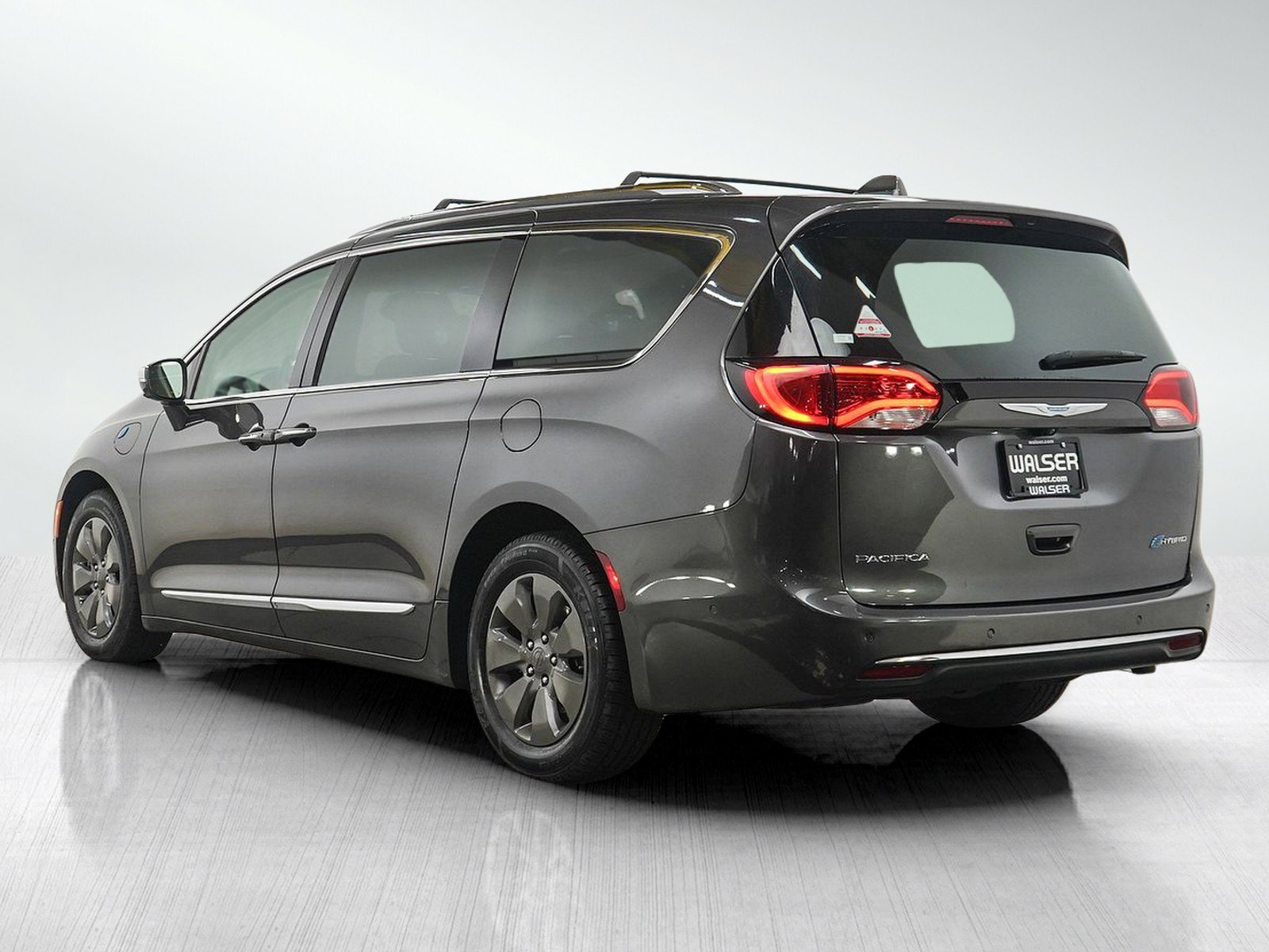 Used 2018 Chrysler Pacifica Limited w/ Advanced Safetytec Group FWD image 3