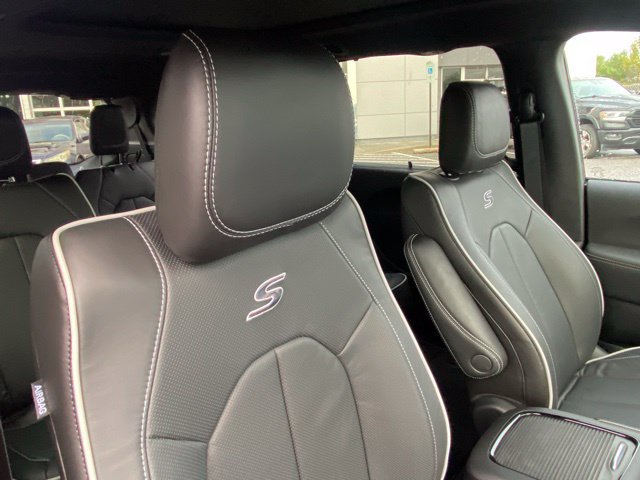 New 2026 Chrysler Pacifica Limited w/ S Appearance Package FWD image 31