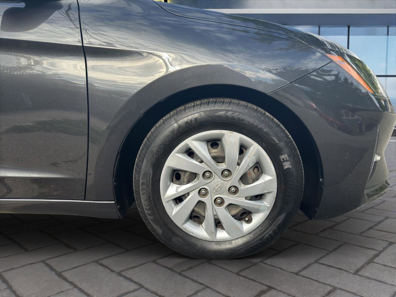 Used 2020 Hyundai Elantra SE FWD image 25