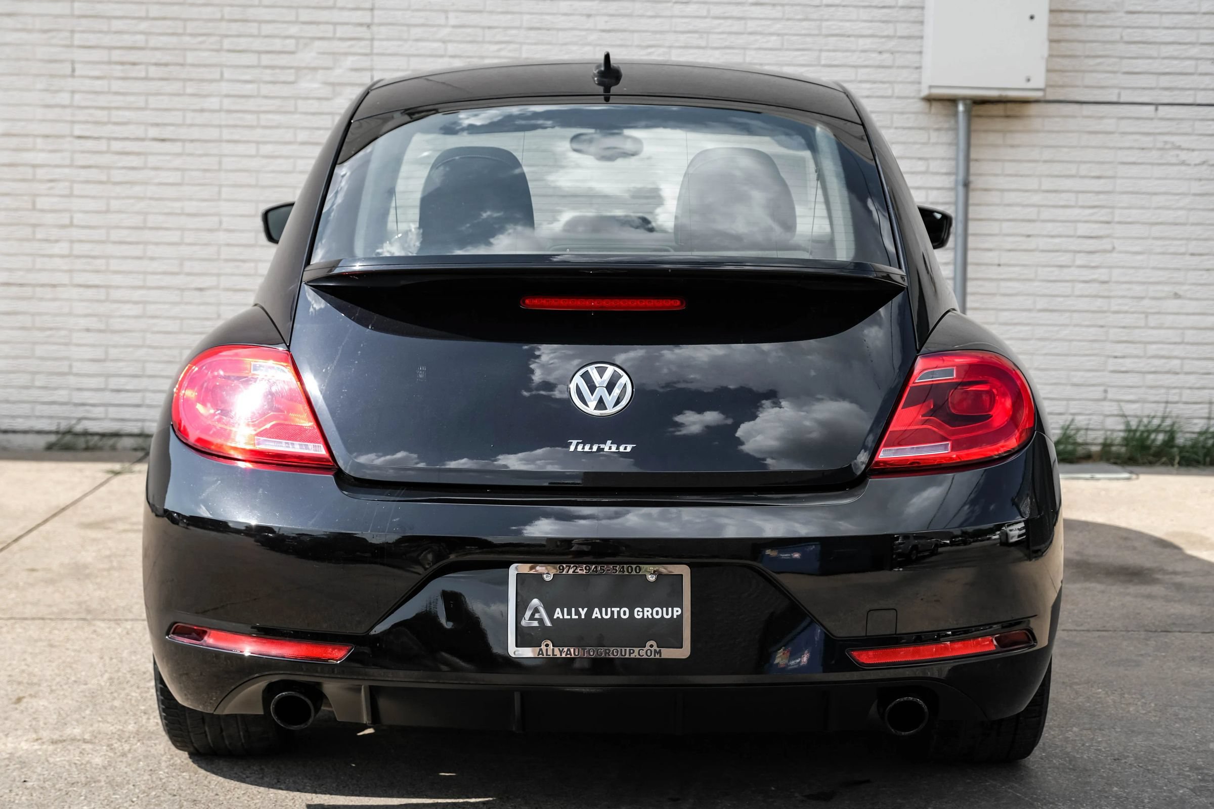 Used 2016 Volkswagen Beetle R-Line SE FWD image 8