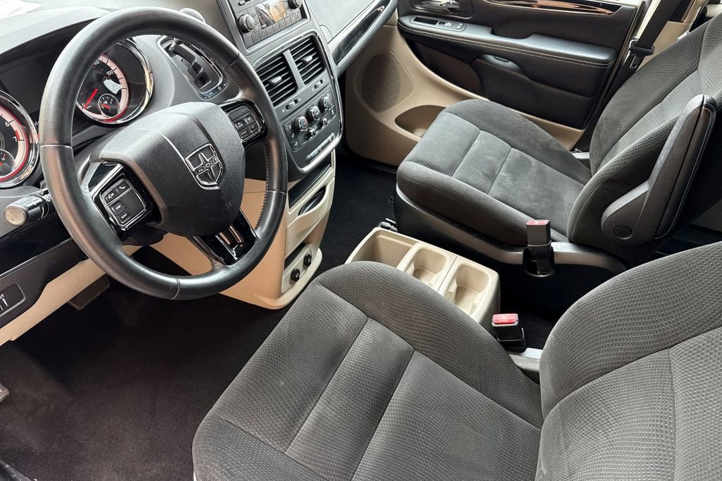 Used 2016 Dodge Grand Caravan SE image 5