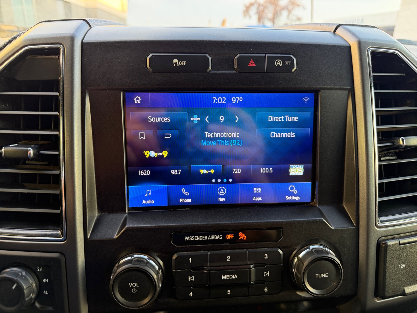 Used 2020 Ford F150 XLT w/ Equipment Group 302A Luxury AWD/4WD image 23
