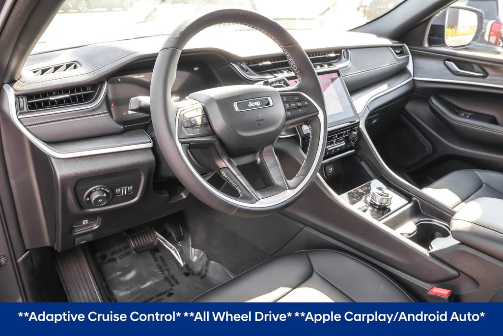 Used 2025 Jeep Grand Cherokee Limited image 5