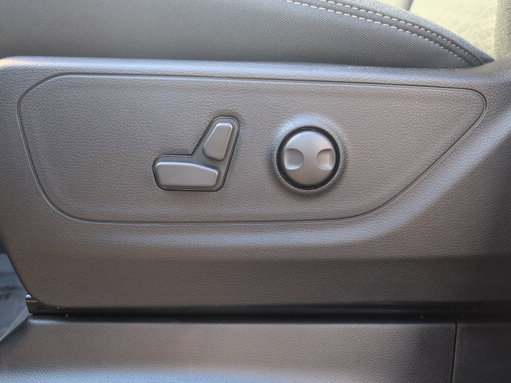 New 2025 RAM 1500 4x4 Crew Cab image 19