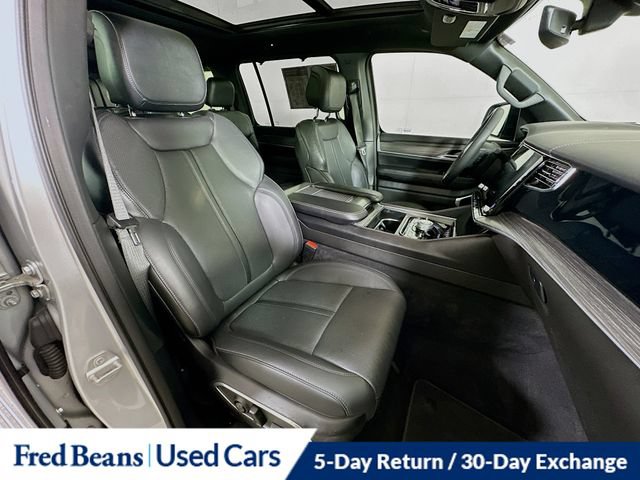 Used 2023 Jeep Wagoneer L Series III w/ Premium Group I AWD/4WD image 38