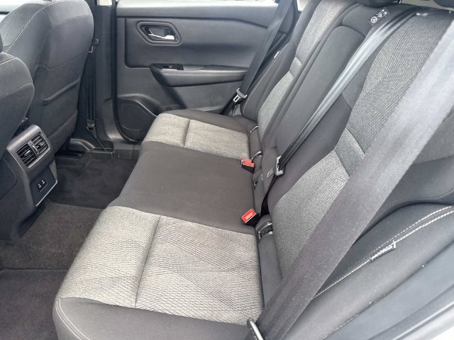 Used 2024 Nissan Rogue SV AWD/4WD image 16
