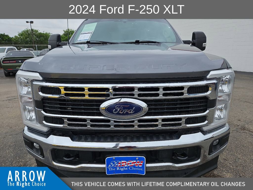 Used 2024 Ford F250 XLT AWD/4WD image 3