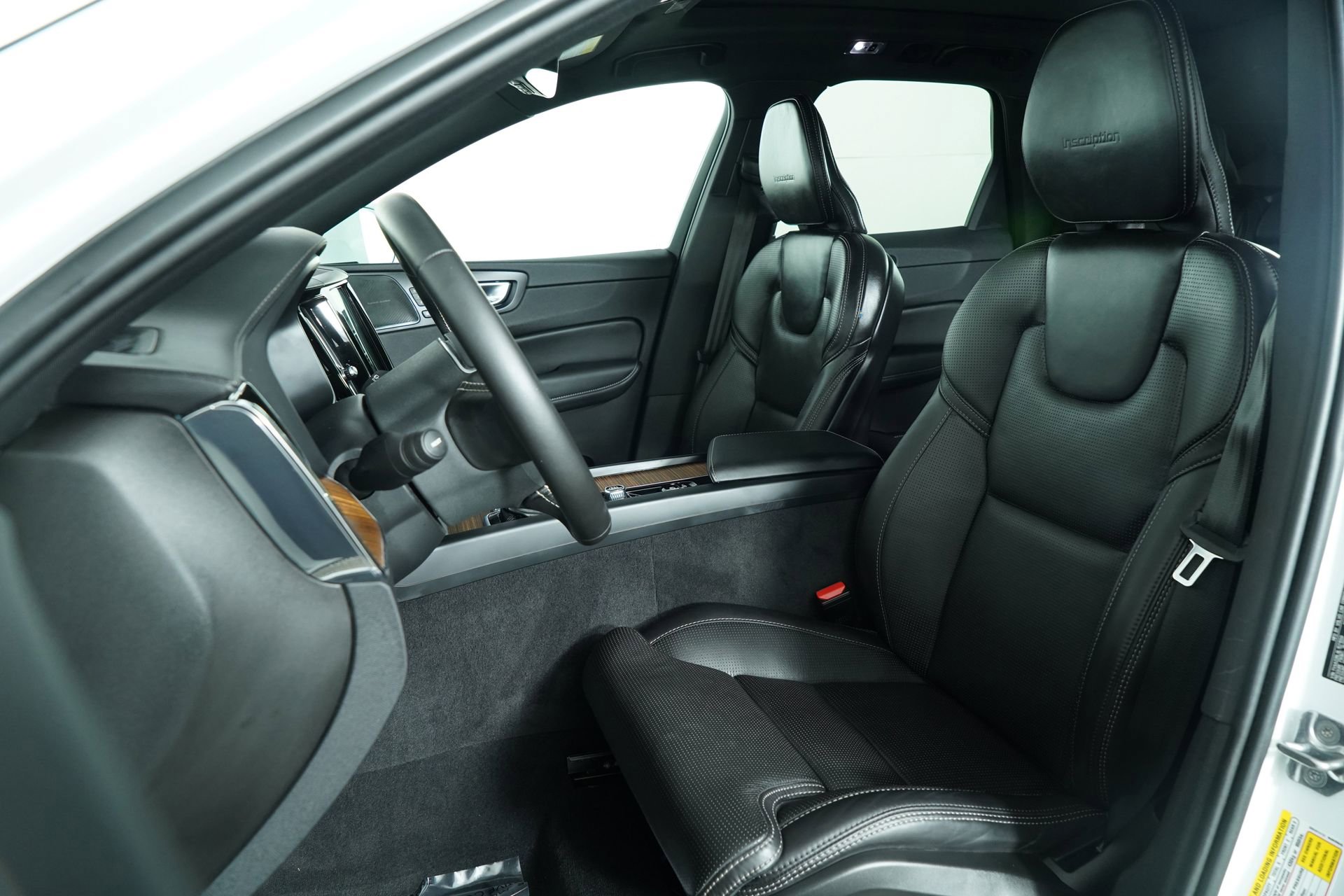 Used 2020 Volvo XC60 T6 Inscription w/ Protection Package Premier image 26