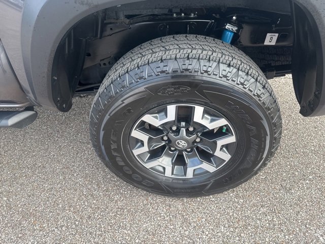 Used 2020 Toyota Tacoma TRD Off-Road image 12