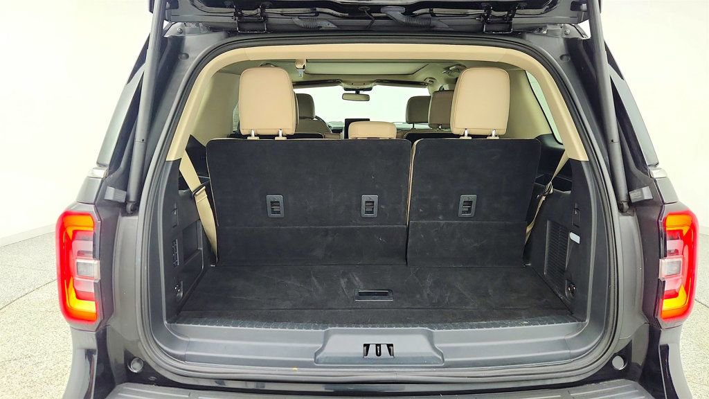Used 2023 Ford Expedition Limited image 24