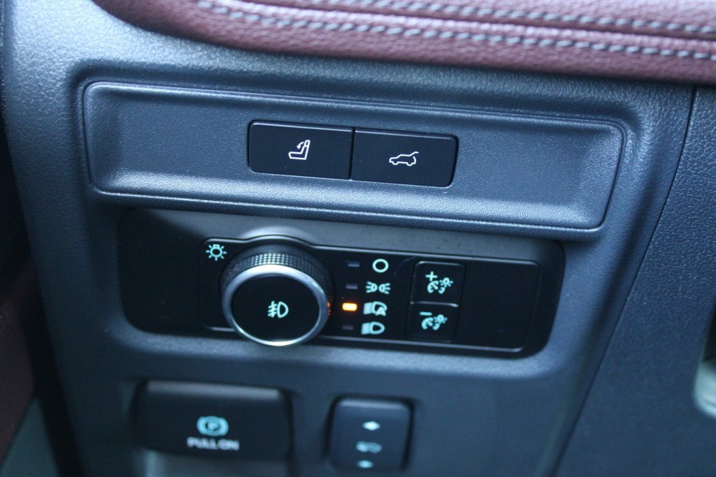 Used 2024 Ford Expedition Limited image 12