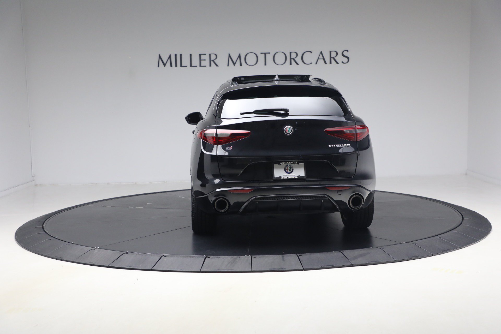 Used 2023 Alfa Romeo Stelvio Veloce AWD/4WD image 6