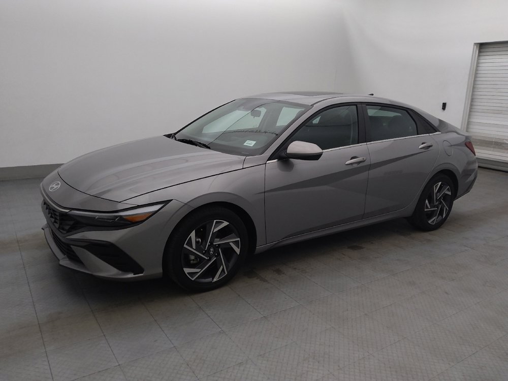 Used 2025 Hyundai Elantra SEL image 2