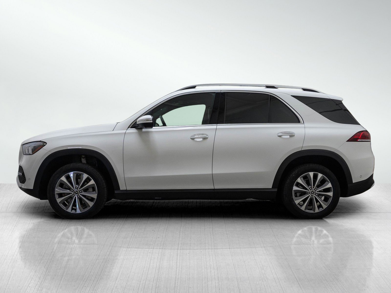 Used 2021 Mercedes-Benz GLE 350 4MATIC image 3