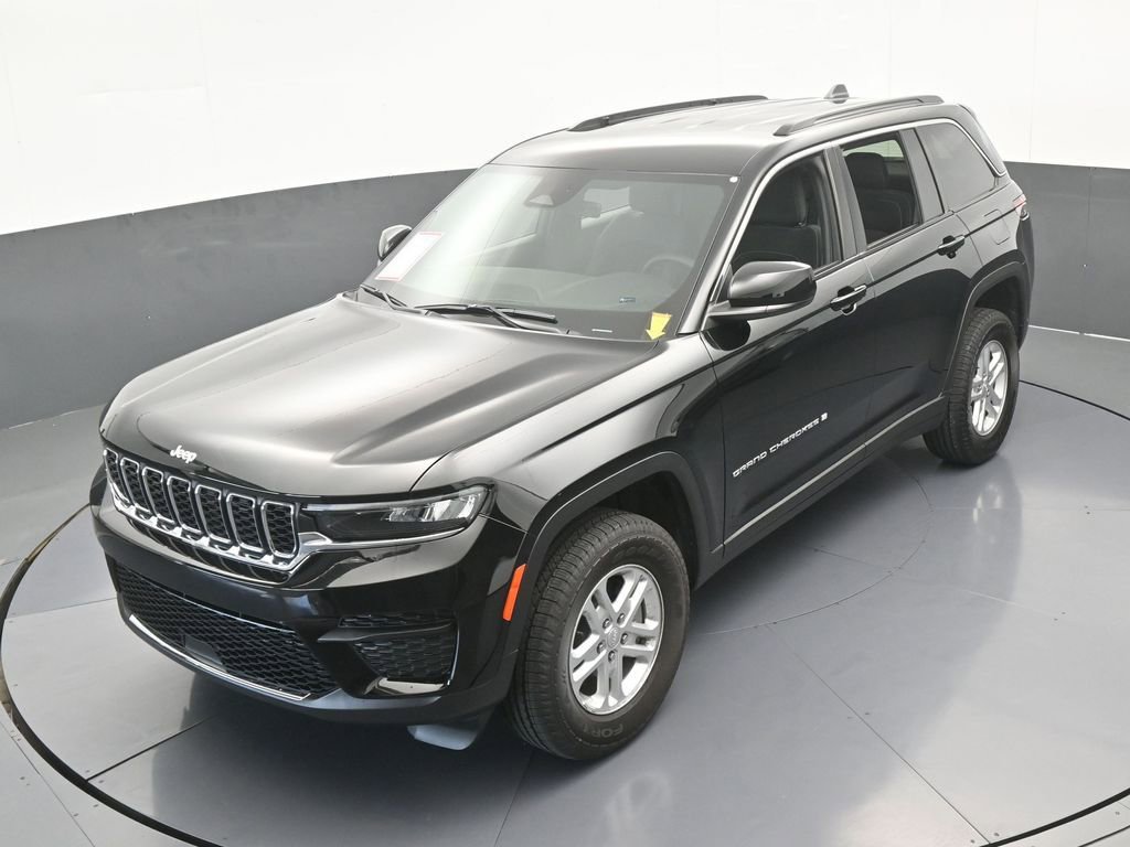 Used 2025 Jeep Grand Cherokee Laredo image 43