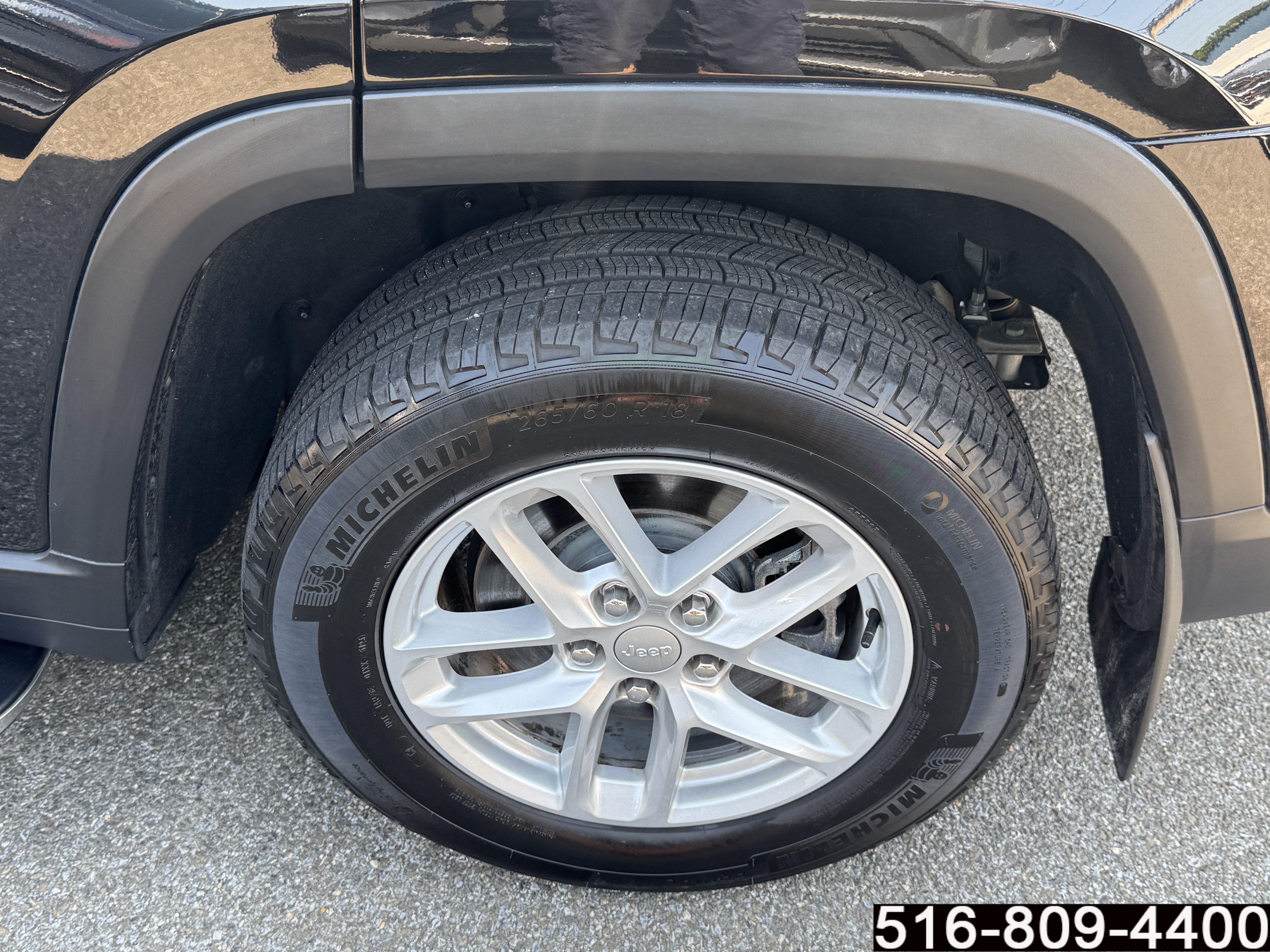 Used 2024 Jeep Grand Cherokee L Laredo AWD/4WD image 11