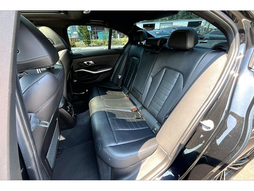 Used 2020 BMW 330i Sedan w/ M Sport Package RWD image 26