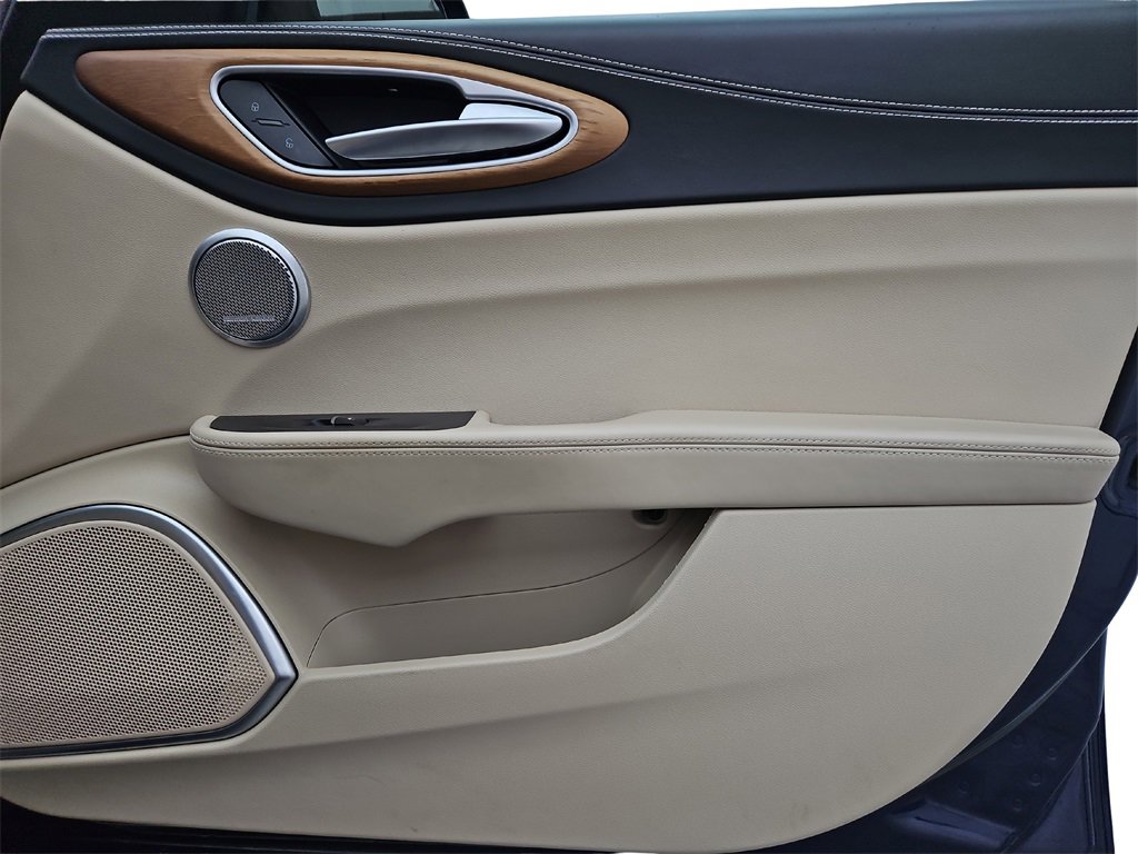 Used 2018 Alfa Romeo Giulia Ti w/ Quick Order Package 22X Lusso image 28