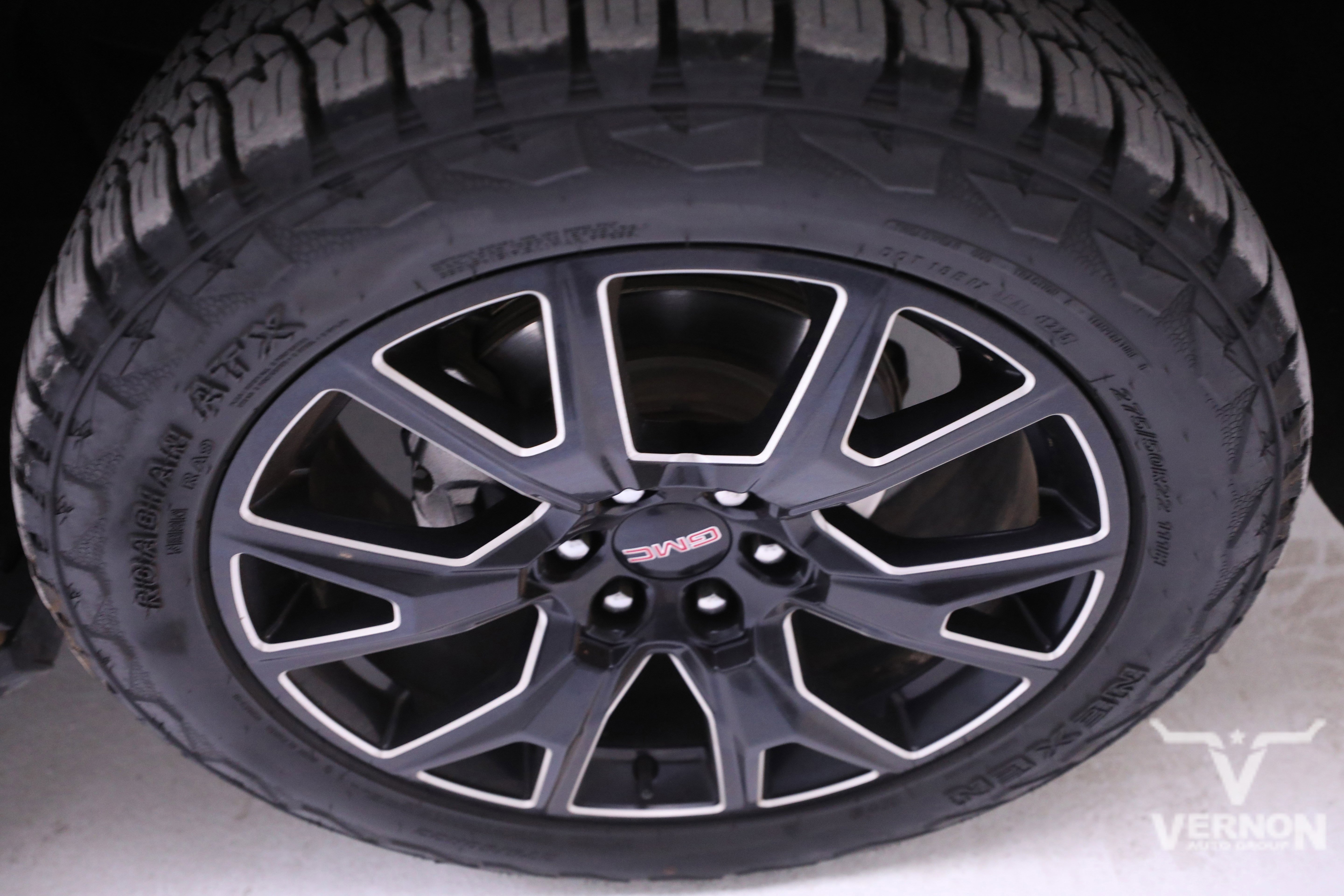 Used 2024 GMC Yukon Denali w/ Advanced Technology Package image 36