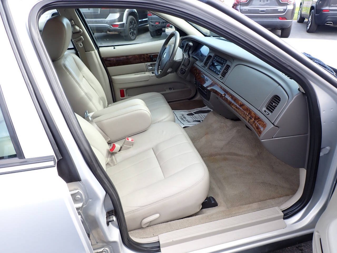 Used 2011 Mercury Grand Marquis LS RWD image 9