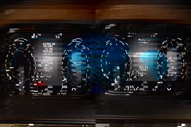 Used 2025 Volkswagen Atlas SE image 27