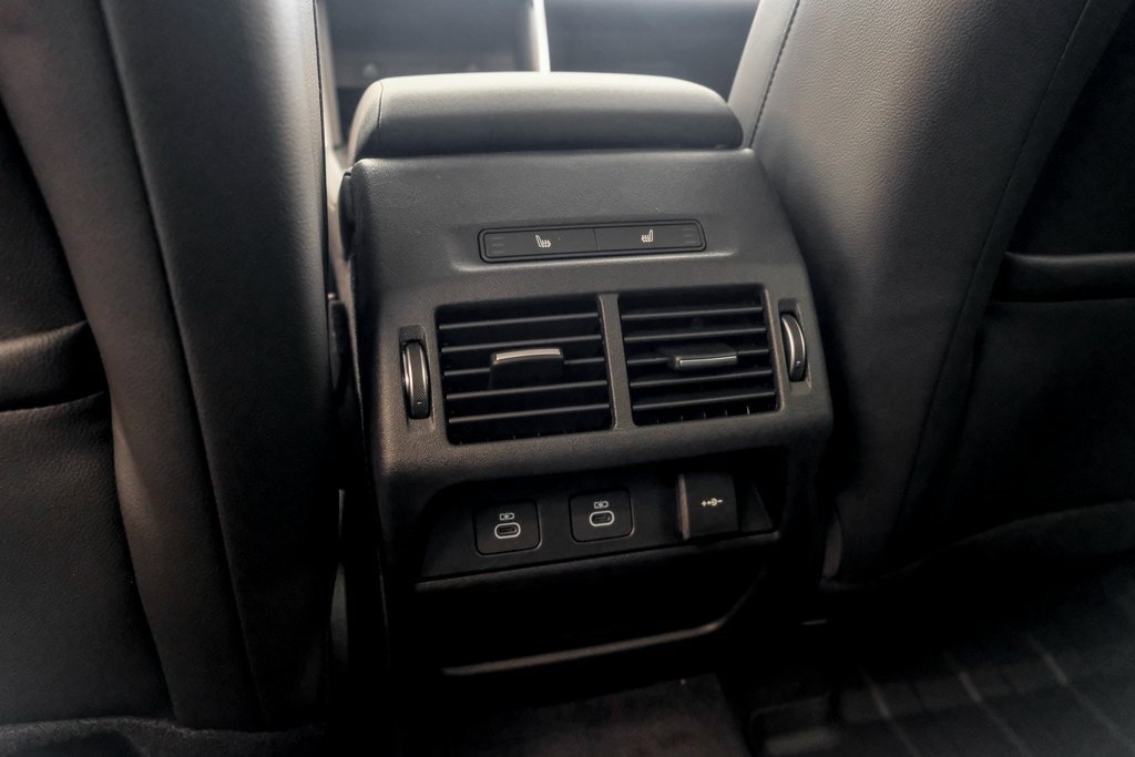 Used 2025 Land Rover Discovery Sport S image 21