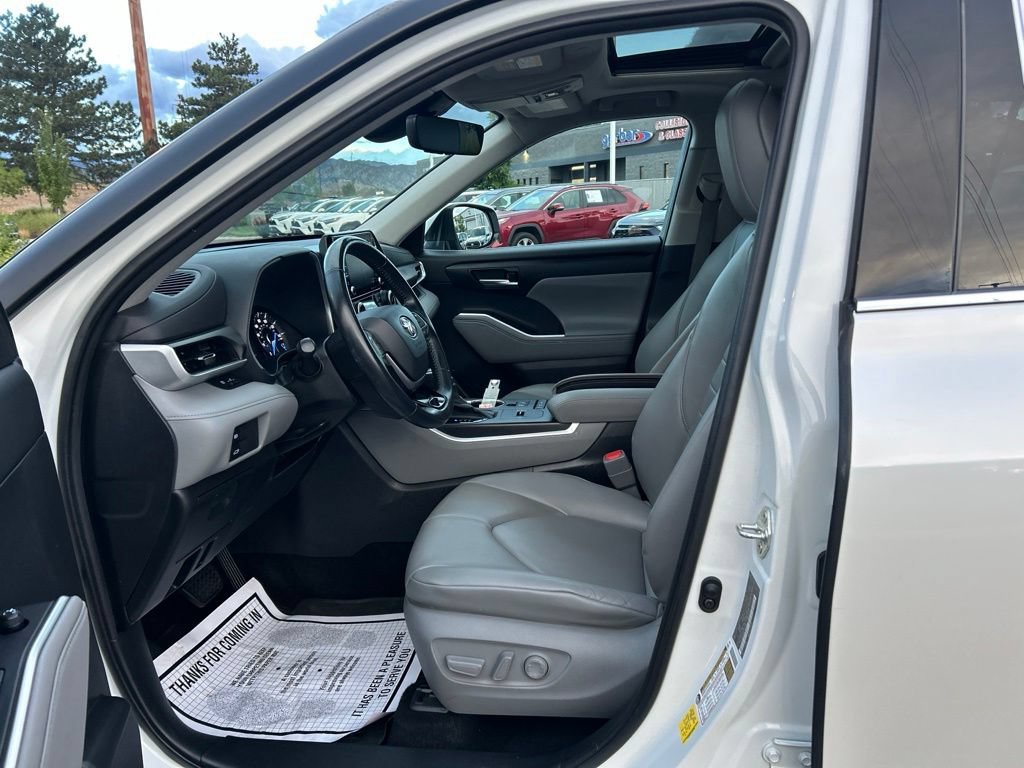 Used 2020 Toyota Highlander XLE AWD/4WD image 26