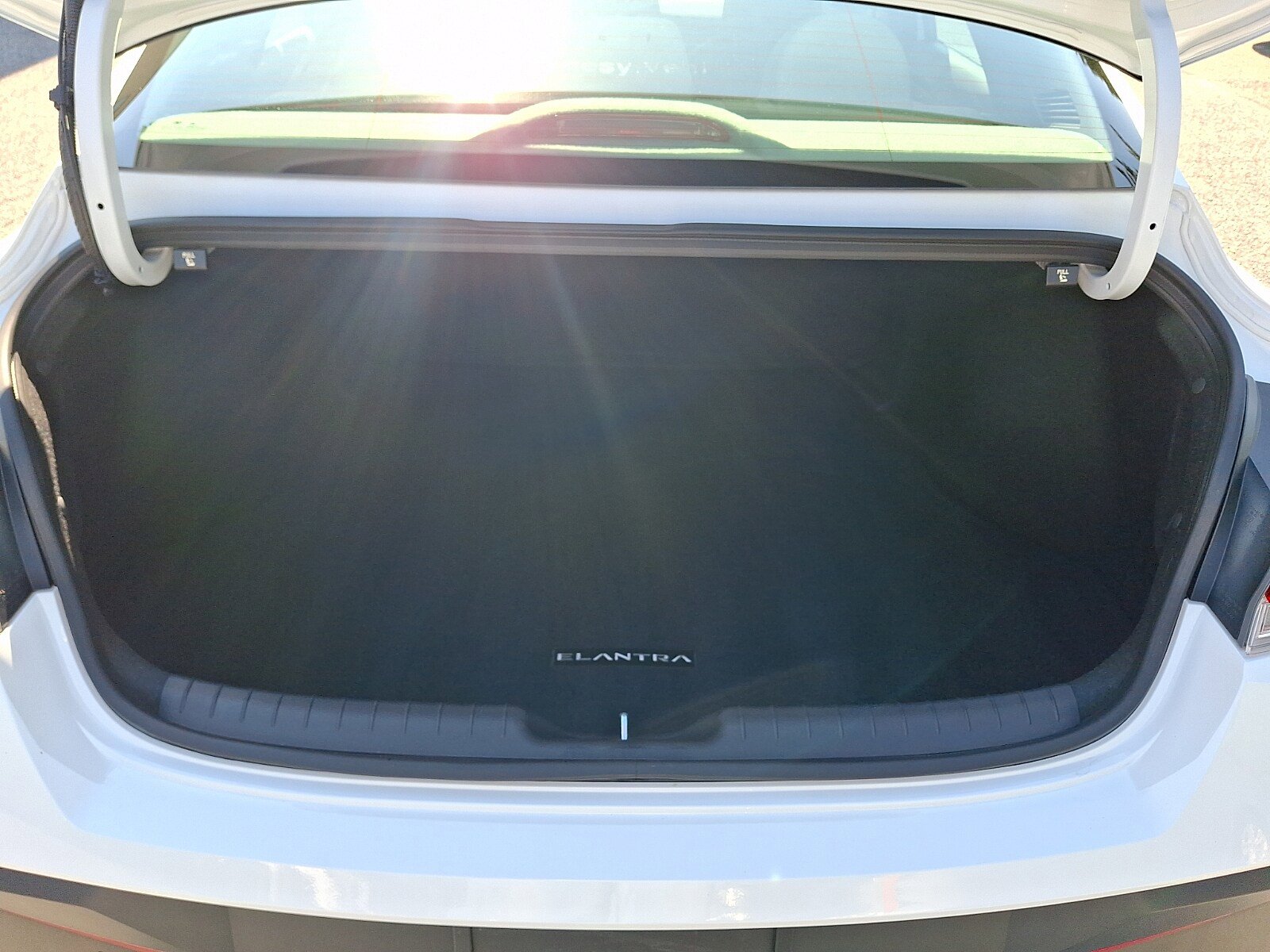 Certified 2025 Hyundai Elantra Hybrid w/ Cargo Package FWD image 28