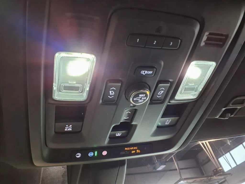 Used 2021 Chevrolet Suburban High Country AWD/4WD image 28
